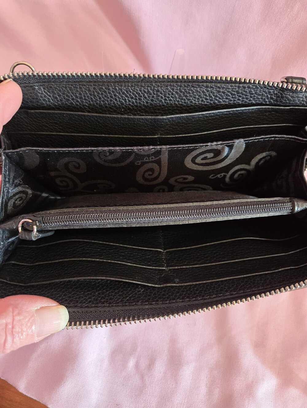 Brighton Ferrara Black Leather Zip Wallet EUC - Picture 5 of 9